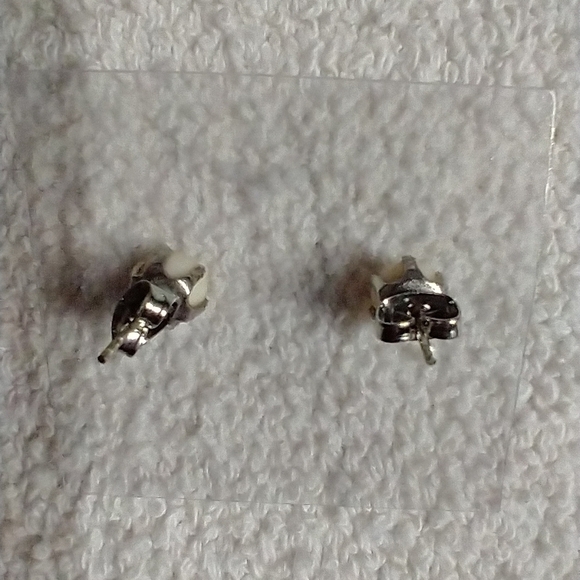 Cream ball post earrings - Picture 2 of 3